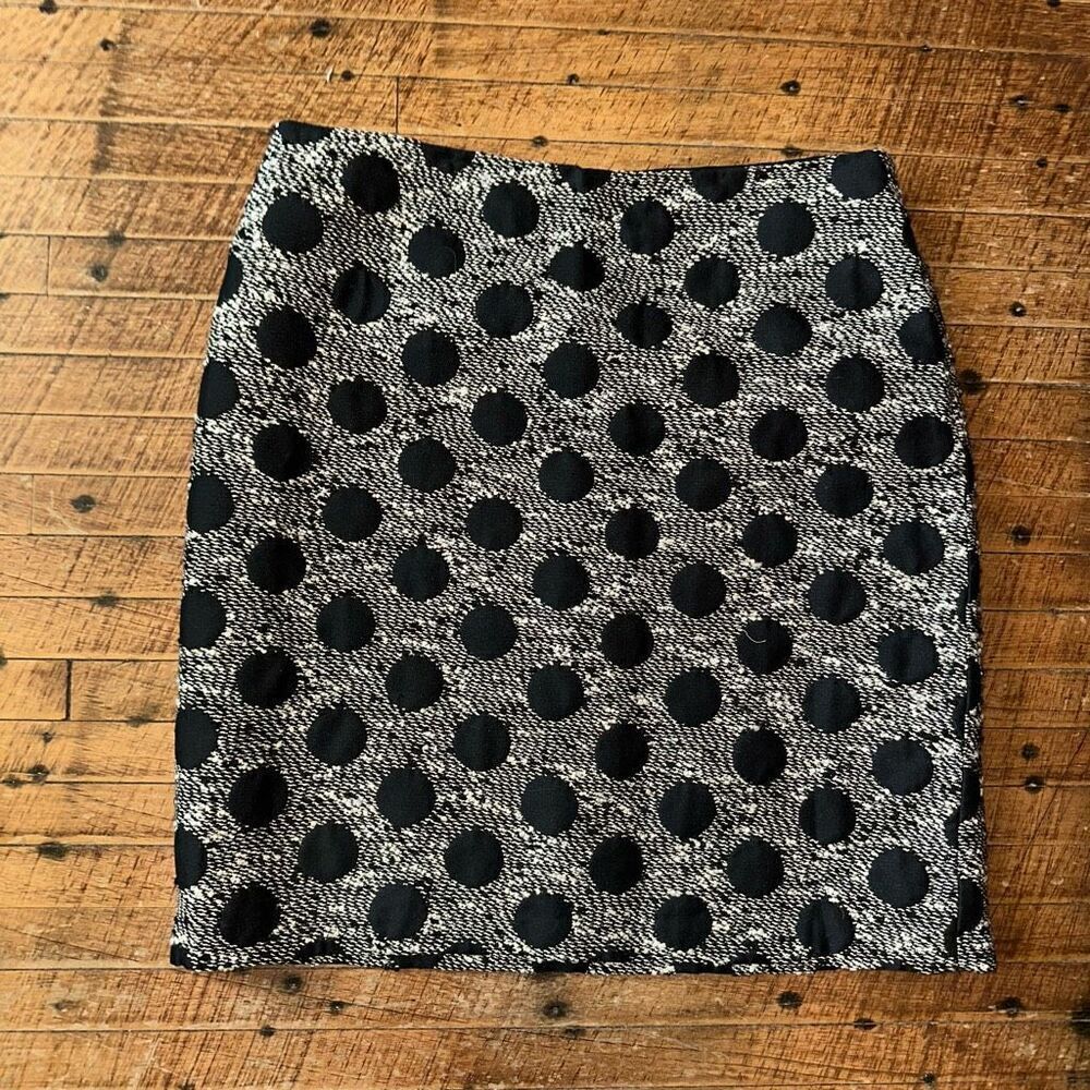 J McLaughlin black polka dot business casual size 10 pencil skirt